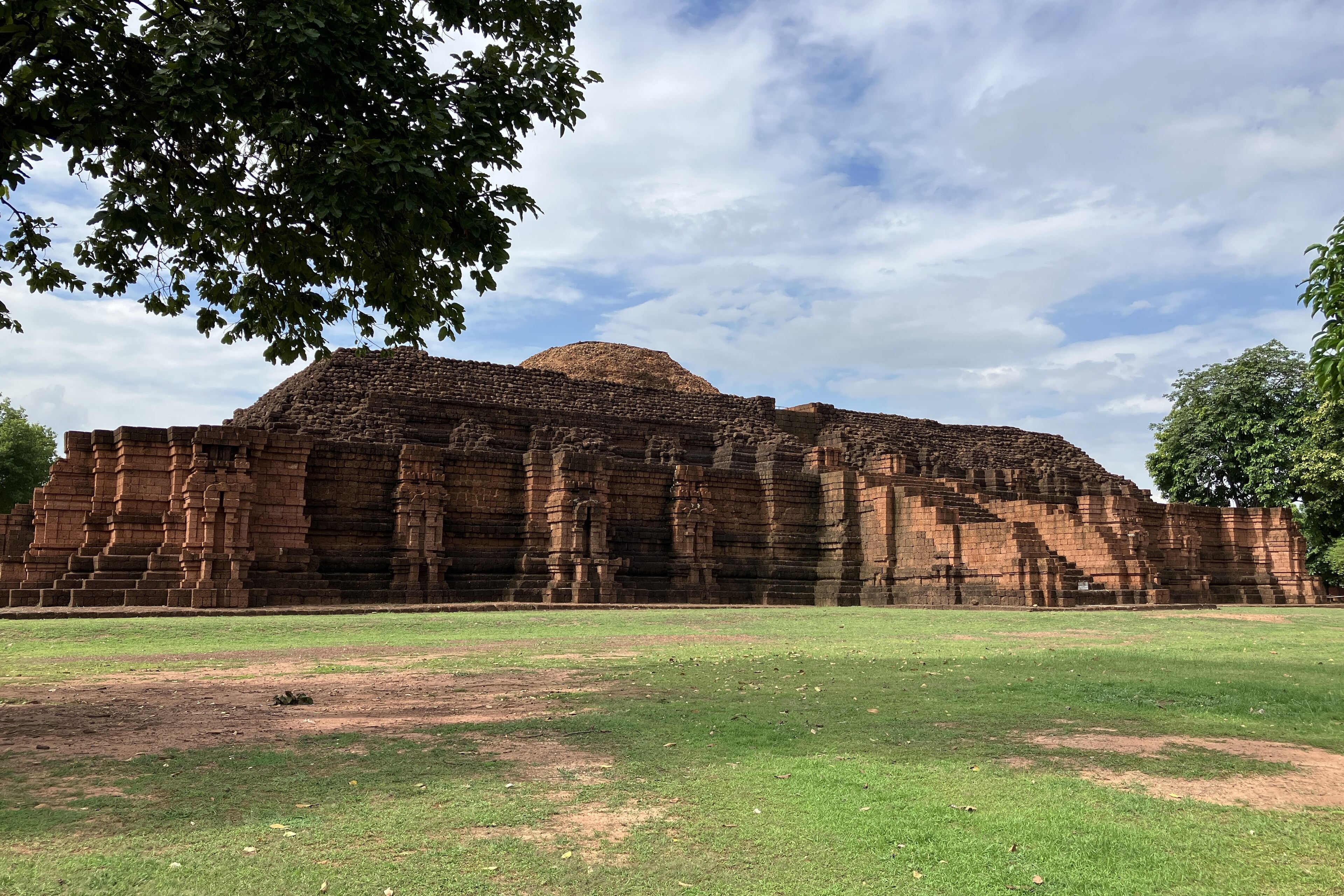 シ・テープの古代都市と関連するドヴァラヴァティ王国の遺跡群