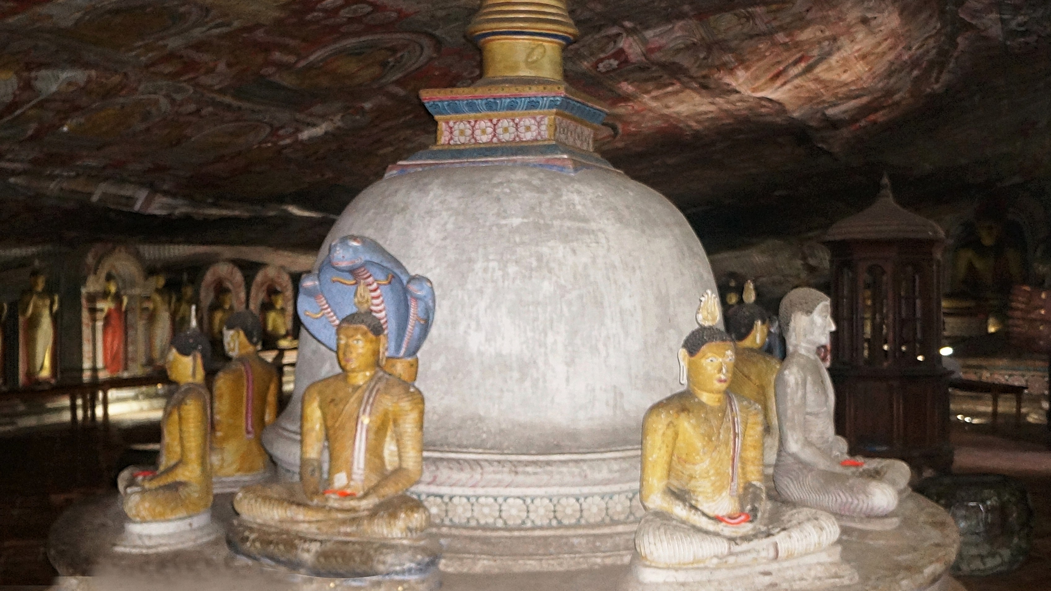 ランギリ・ダンブッラ石窟寺院