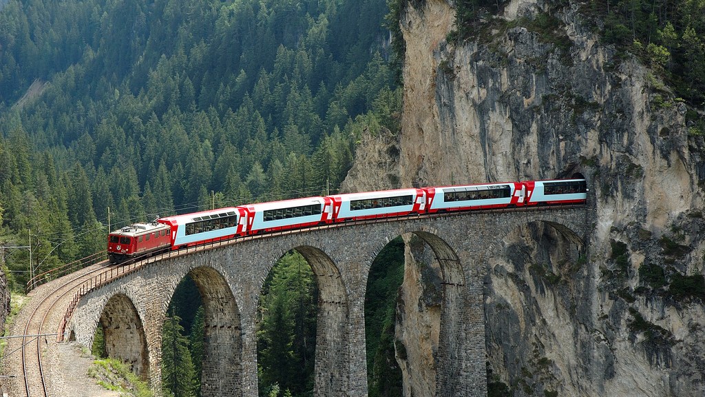 レーティシュ鉄道アルブラ線・ベルニナ線と周辺の景観